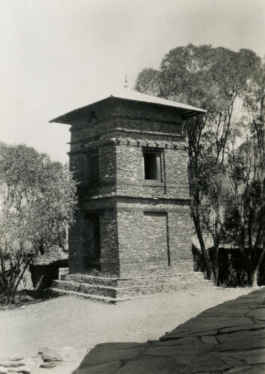Dwupiętrowy kwadratowy budynek, Aksum, Etiopia, zdjęcie autorstwa Ugo Monneret de Villard autorstwa Ugo Monneret de Villard