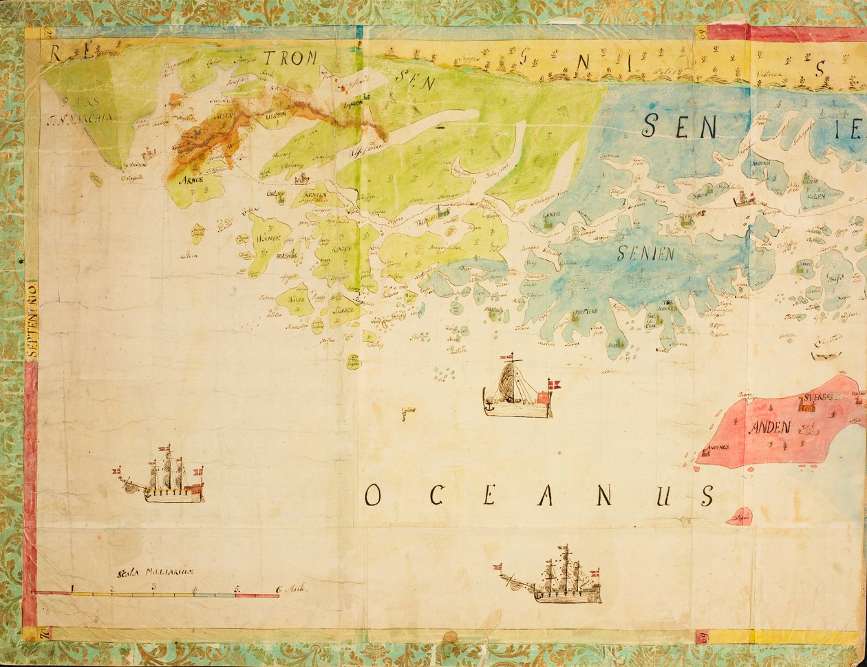 Mapa ze zbiorów map Biblioteki Narodowej. Mapa jest opublikowana w Znaku Dłoni () i pokazuje Trøndelag, Nordland, Troms, wybrzeże, mapę morską autorstwa Ukjent tegner
