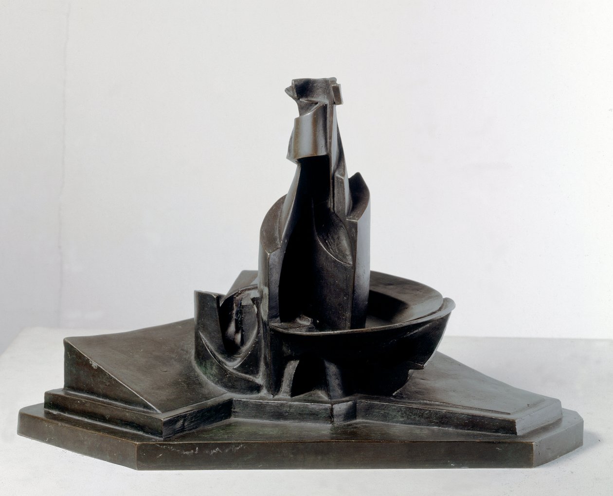 Rozwój butelki w przestrzeni (Rozwój butelki w przestrzeni) Rzeźba z brązu autorstwa Umberto Boccioniego (1882-1916) 1912 Wymiary: 38,1 cm Mediolan, Museo del Novecento autorstwa Umberto Boccioni