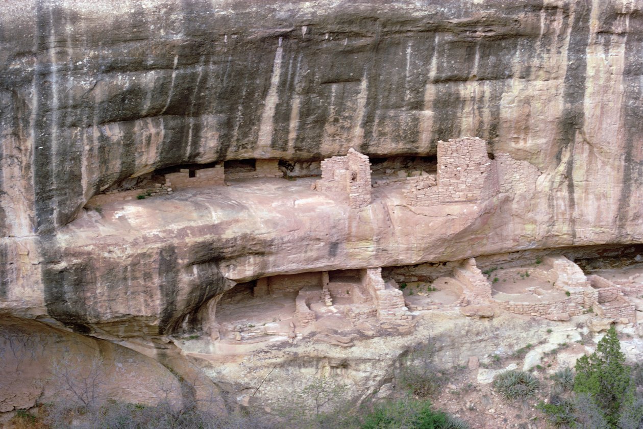 Pozostałości domów klifowych Indian Pueblo, zbudowane w XI-XIV wieku (detal z 229606) autorstwa Unbekannt Unbekannt