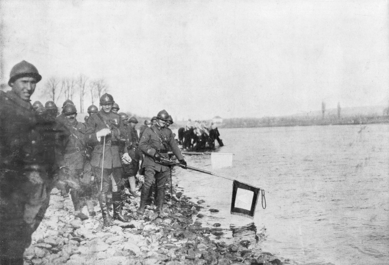 2. dywizja marokańska kąpie swoje flagi w Renie, Huningue, Alzacja, Francja, 21 listopada 1918 autorstwa Unbekannt