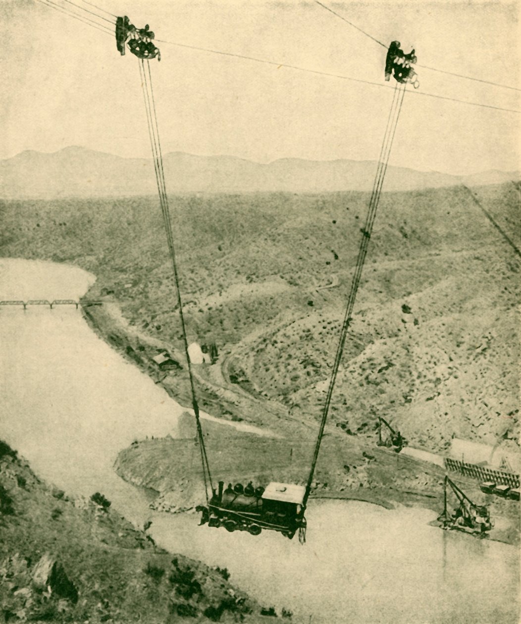 Silnik wykonawcy poruszający się po kanionie, rzeka Rio Grande, Nowy Meksyk, 1930. autorstwa Unbekannt