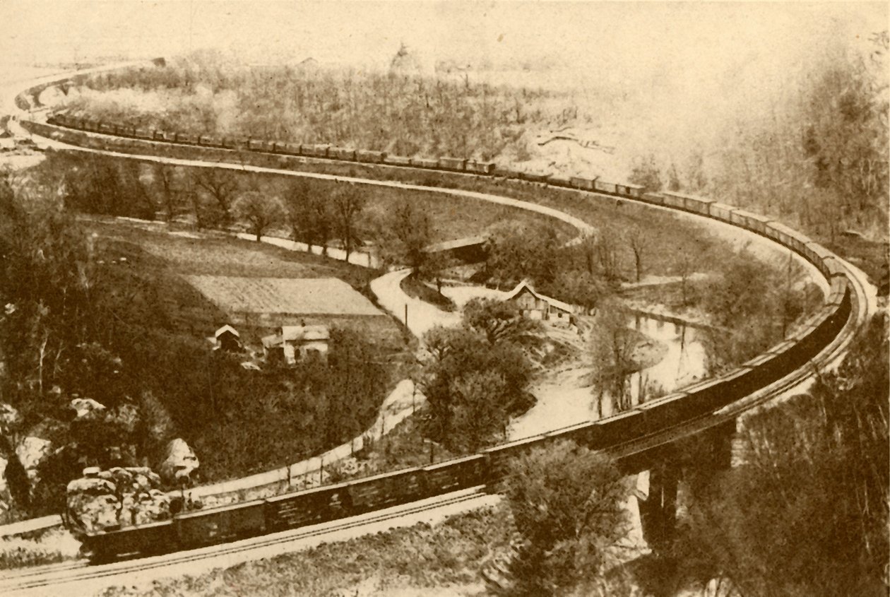 Gigantyczny pociąg towarowy składający się z pięćdziesięciu czterech furgonetek ciągnięty przez jeden silnik, Chicago i North West Railway, 193 autorstwa Unbekannt
