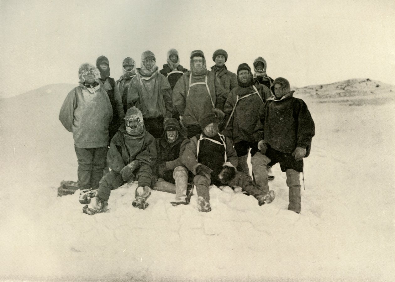 Grupa Partii Brzegowej w kwaterach zimowych, c1908, 1909. autorstwa Unbekannt
