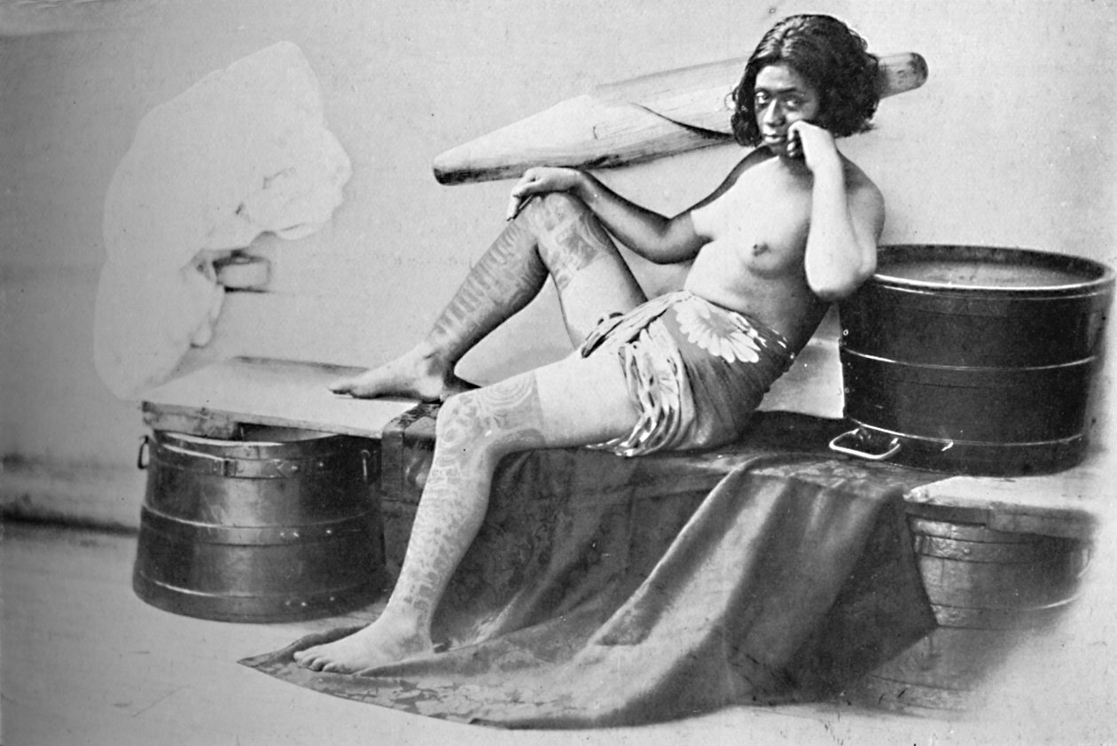 Kobieta markizy z wytatuowaną dolną częścią nóg, 1902 autorstwa Unbekannt