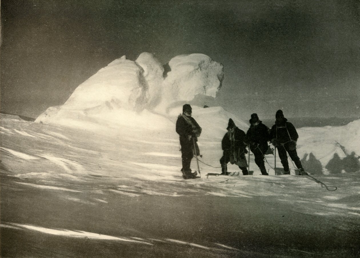 Niezwykły Fumarole w starym kraterze, w postaci lwa kanapowego, c1908, 1909. autorstwa Unbekannt