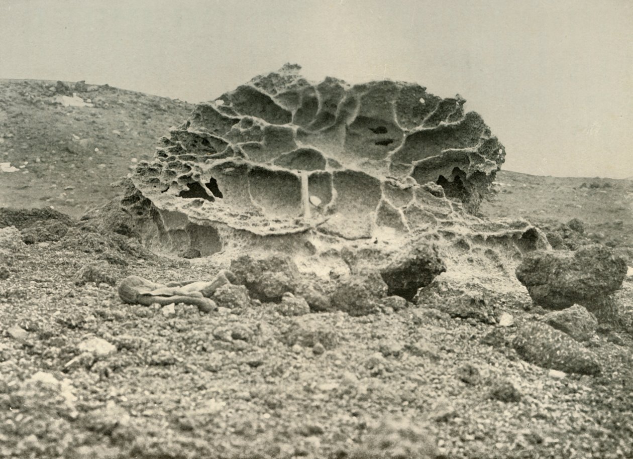 Zwietrzały głaz Kenyte w pobliżu kwater zimowych, c1908, 1909. autorstwa Unbekannt