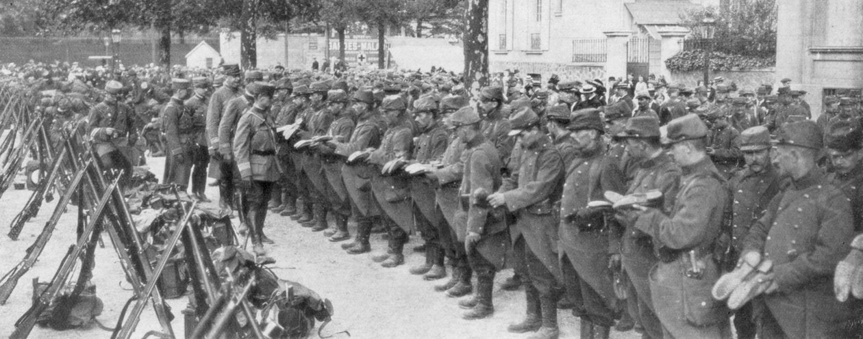 Pułkownik sprawdzający żołnierskie buty, Saint-Francois-Xavier, Paryż, Francja, sierpień 1914 autorstwa Unbekannt