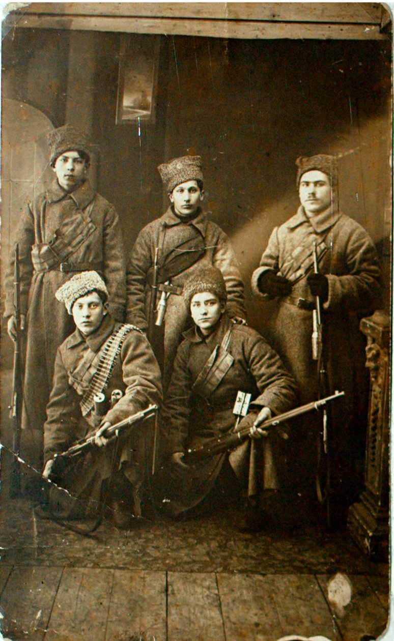 Grupa żołnierzy Armii Czerwonej przed wyjazdem na front, Piotrogród, Rosja, 1918 autorstwa Unbekannt