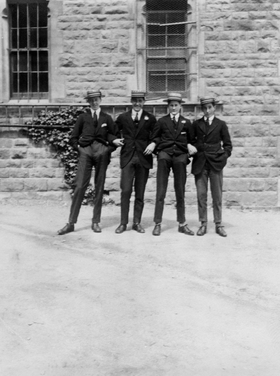 Grupa uczniów lub studentów, ok. 1900- ok. 1930 autorstwa Unbekannt