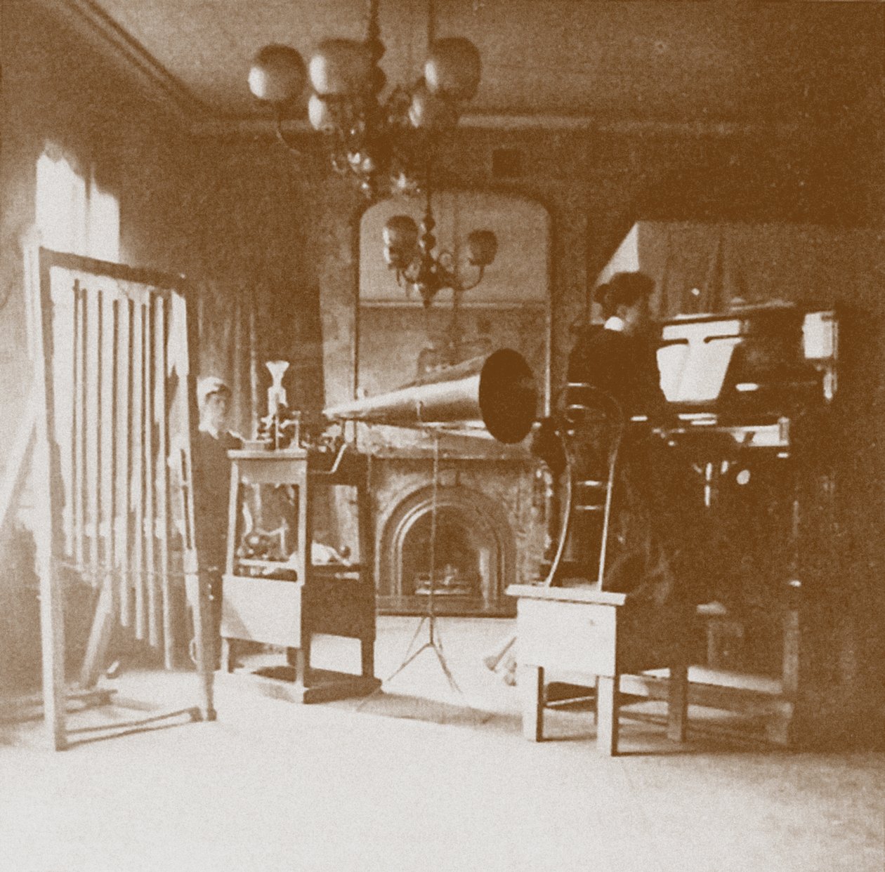 Pianistka w pierwszym studiu Emila Berlinera w Londynie, Cockburn Hotel, 1898 autorstwa Unbekannt