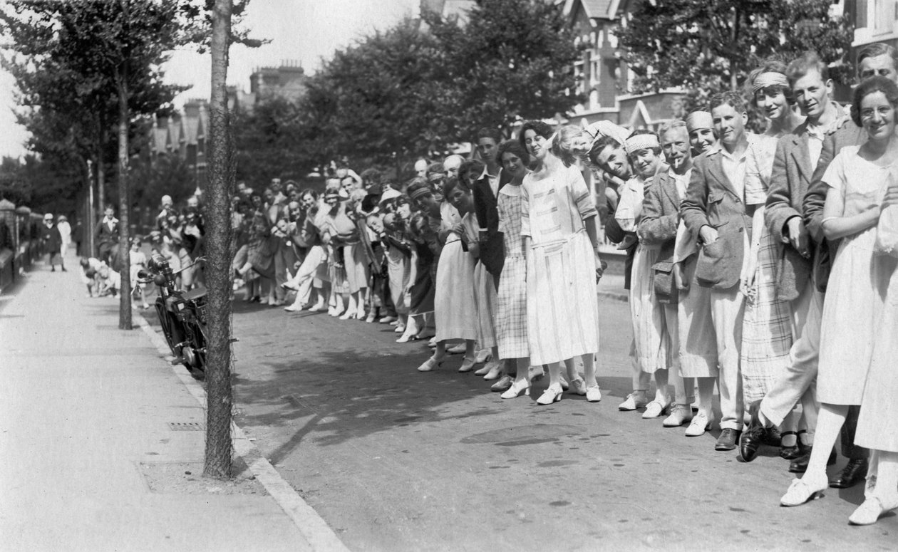 Linia ludzi, ok. 1920 autorstwa Unbekannt
