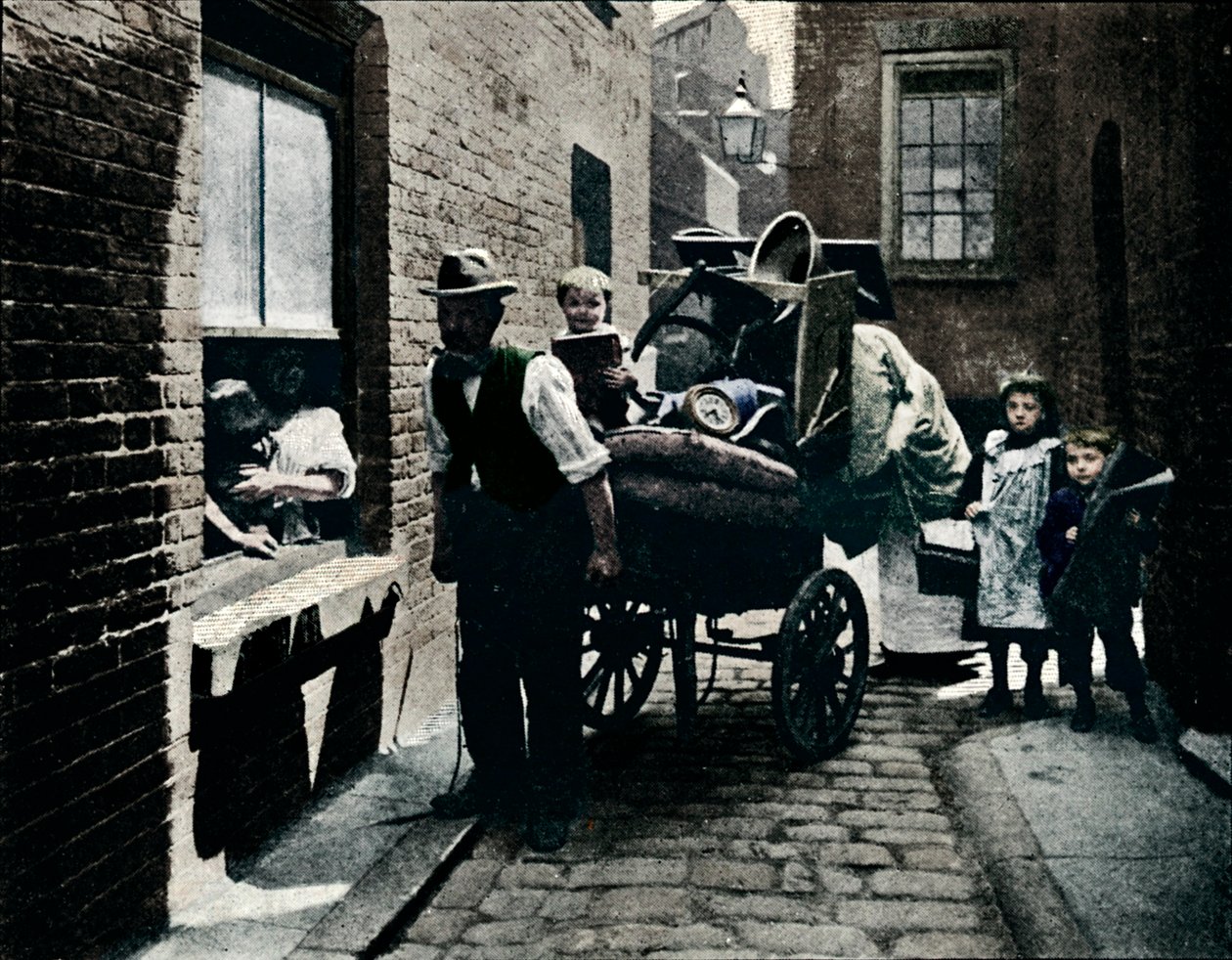 Przeprowadzka w Slumopolis, Londyn, c1901 1901 autorstwa Unbekannt