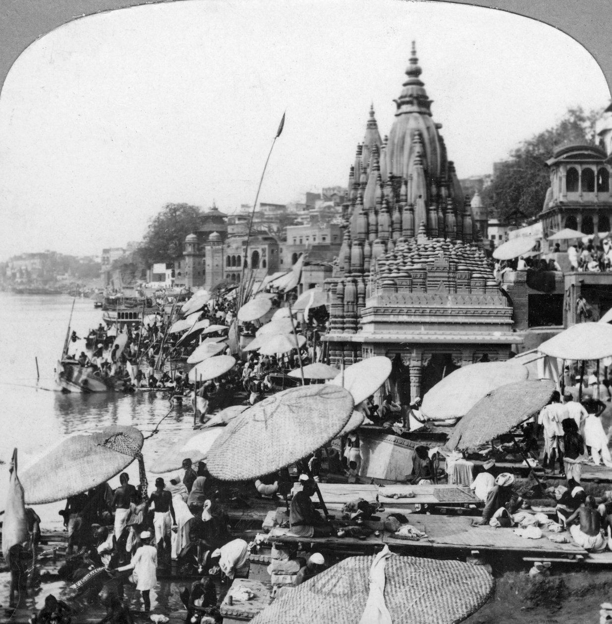 Świątynia i ghaty nad Gangesem w Benares Varanasi, Indie, 1900 autorstwa Unbekannt