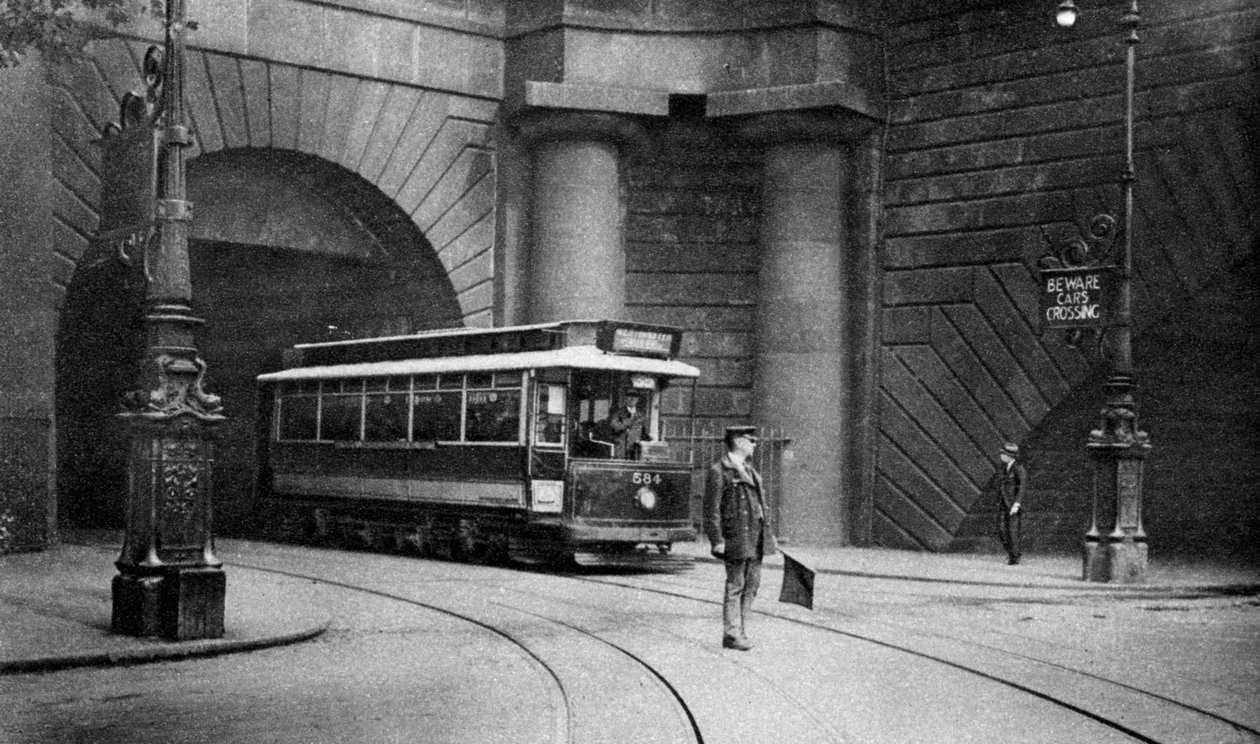 Tramwaj kursujący pod Kingsway, Aldwych i Somerset House, Londyn, 1926-1927 autorstwa Unbekannt