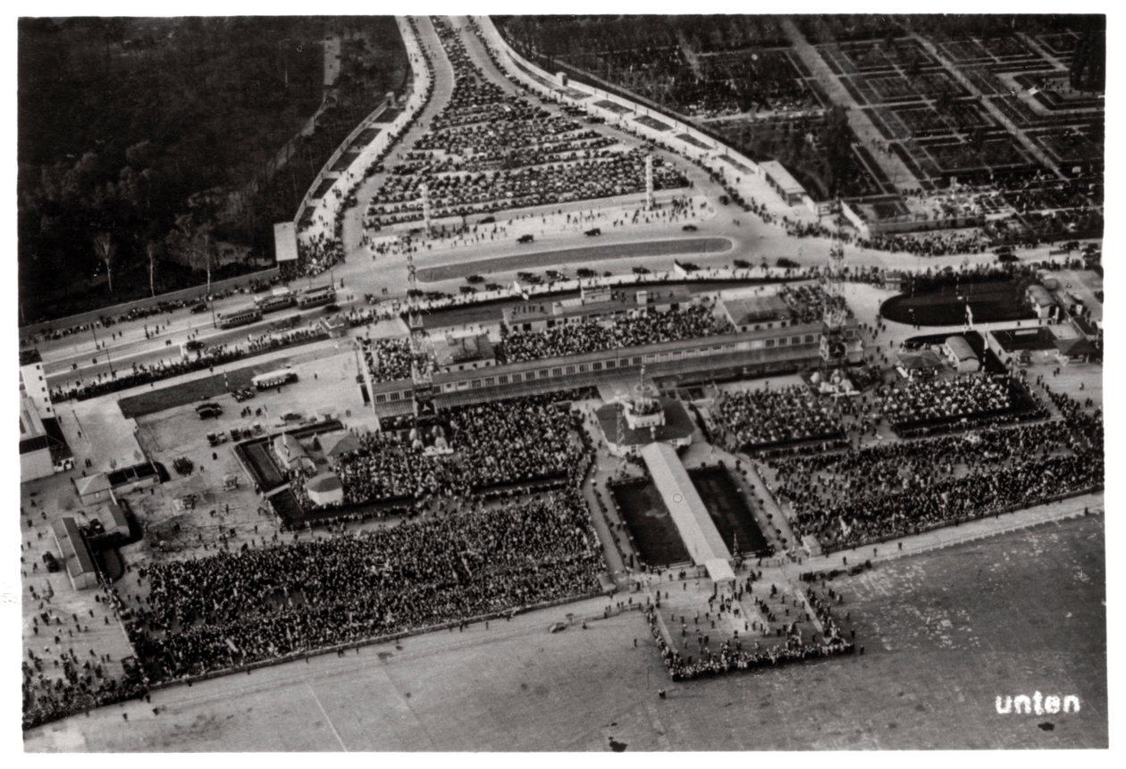 Widok z lotu ptaka na lotnisko Berlin Tempelhof, Niemcy, z Zeppelina, c1931 1933 autorstwa Unbekannt