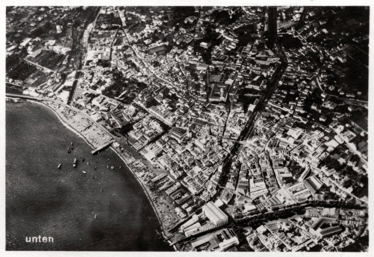 Widok z lotu ptaka na Funchal na Maderze z Zeppelina, 1928 1933 autorstwa Unbekannt