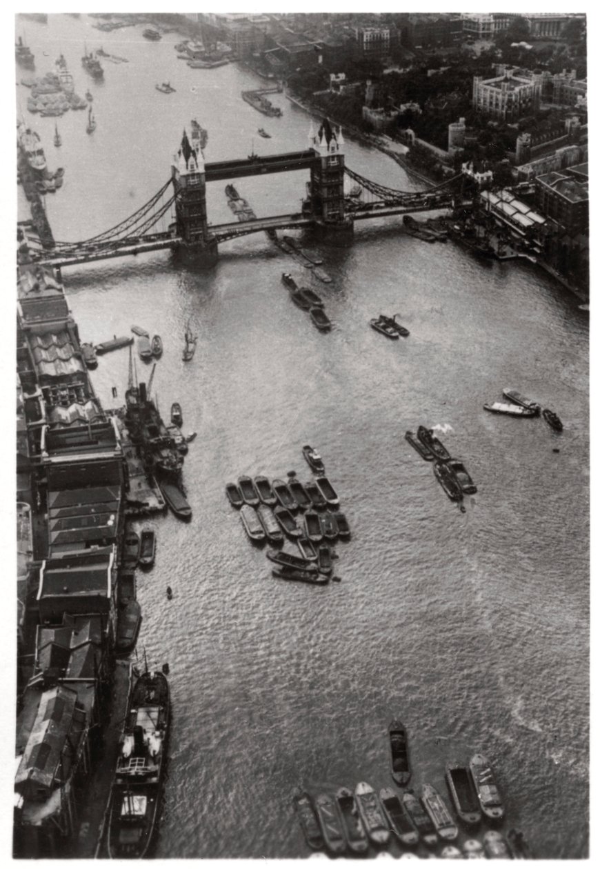 Widok z lotu ptaka na Tower Bridge w Londynie z Zeppelina, 1931 1933 autorstwa Unbekannt