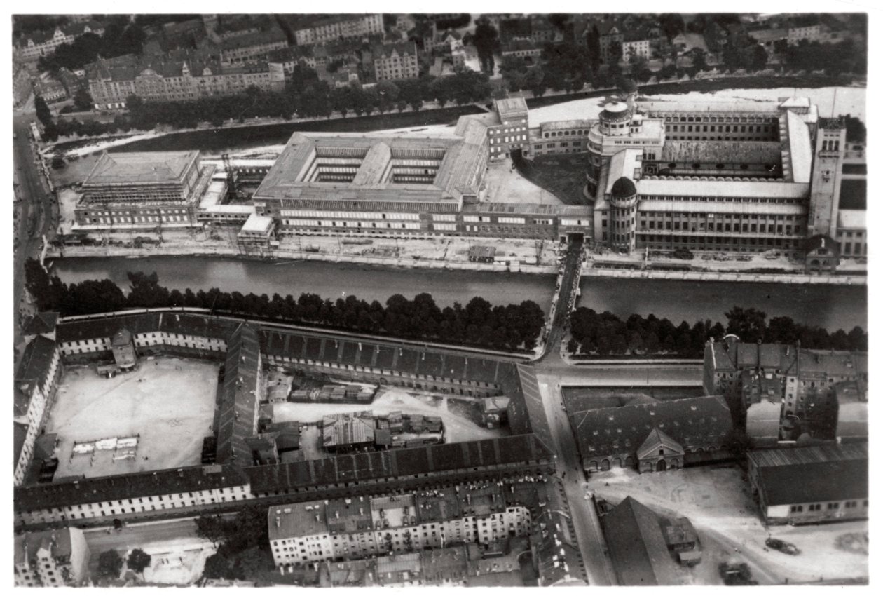 Widok z lotu ptaka na Deutsches Museum, Monachium, Niemcy, z Zeppelina, c1931 1933 autorstwa Unbekannt