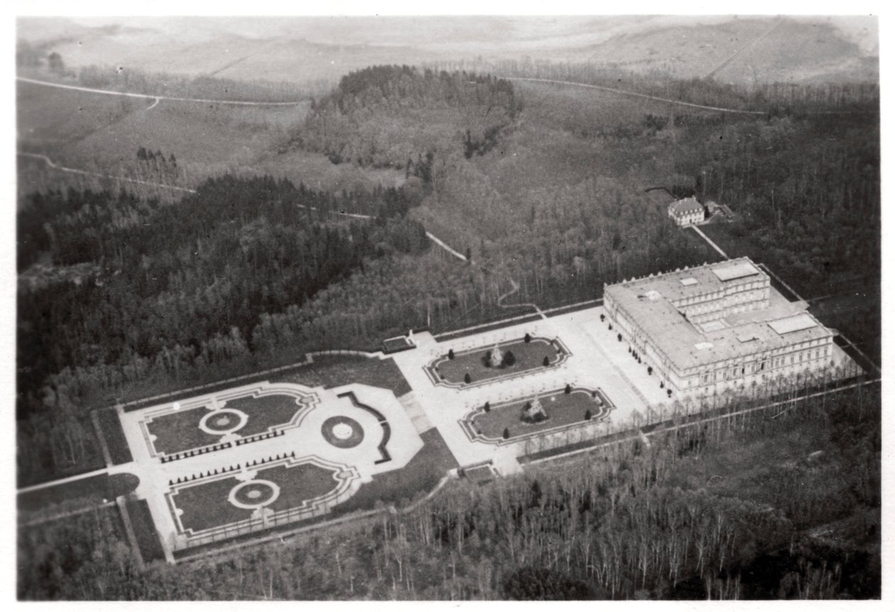 Widok z lotu ptaka na pałac Herrenchiemsee, Bawaria, Niemcy, z Zeppelina, c1931 1933 autorstwa Unbekannt