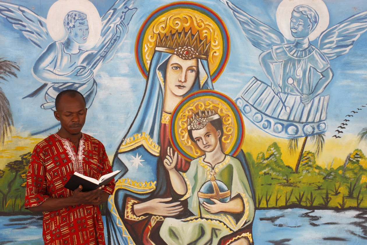 Afrykański mężczyzna czytający Biblię, Togo Ville, Togo autorstwa Unbekannt