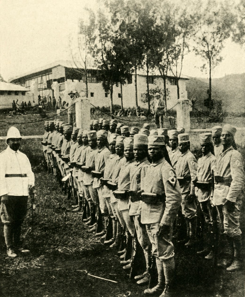 Żołnierze afrykańscy walczący za Niemcy, I wojna światowa, 1914, c1920. autorstwa Unbekannt