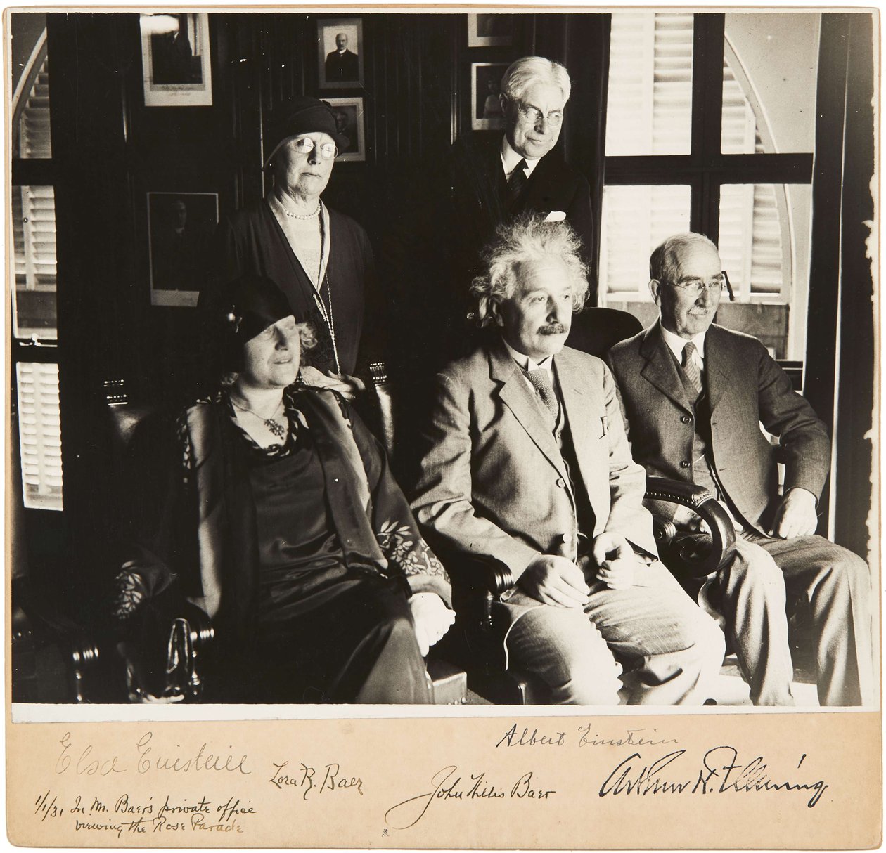 Albert i Elsa Einstein, John i Lora Baer oraz Arthur H. Fleming, Pasadena, 1 stycznia 1931, 1931. autorstwa Unbekannt