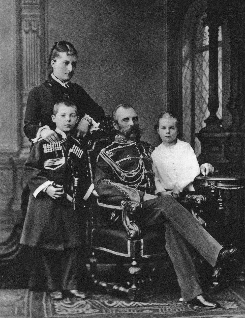 Aleksander II z Rosji i księżna Jekaterina Michajłowna Juriewska z dziećmi, ok. godz. 1880. autorstwa Unbekannt