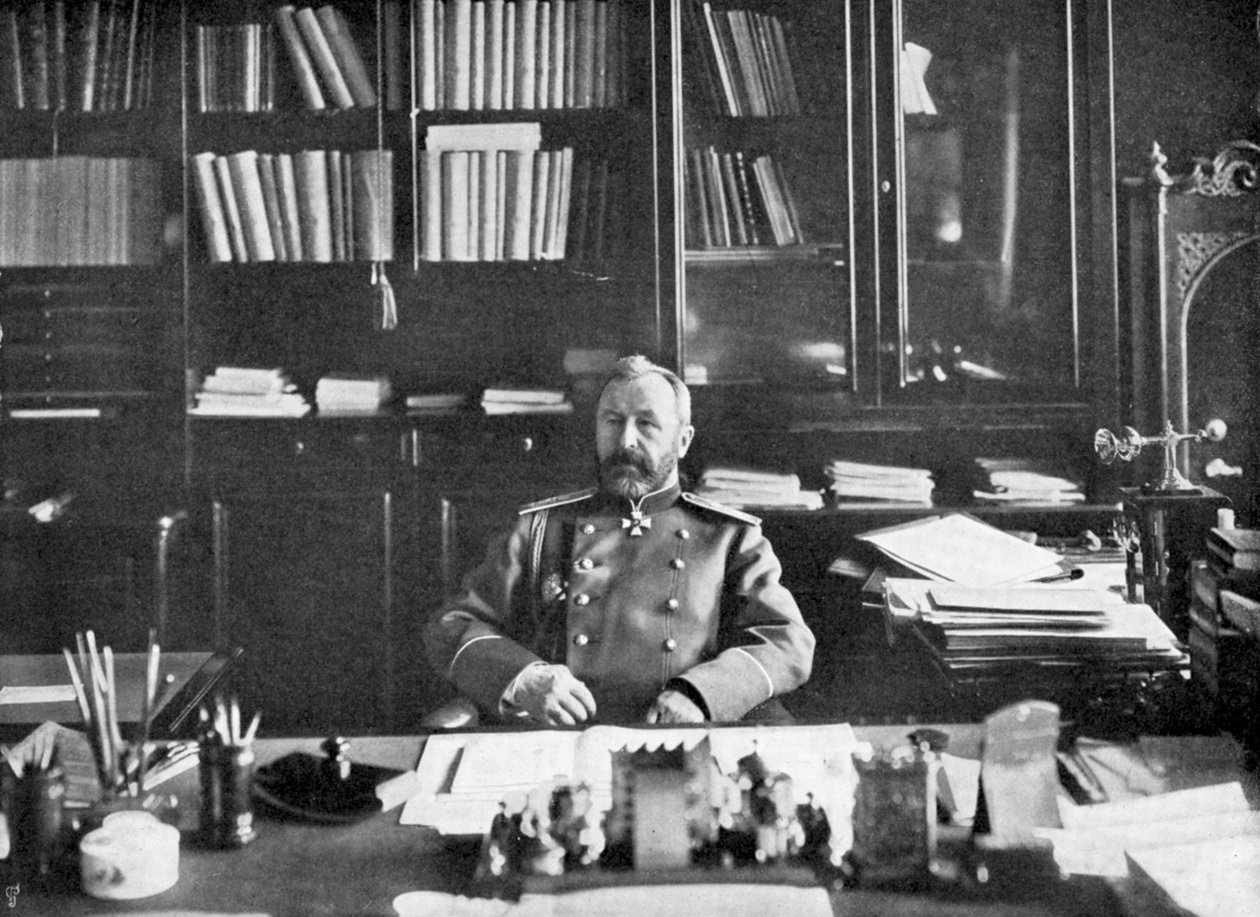 Aleksiej Nikołajewicz Kuropatkin w swojej bibliotece, 1904-5 autorstwa Unbekannt