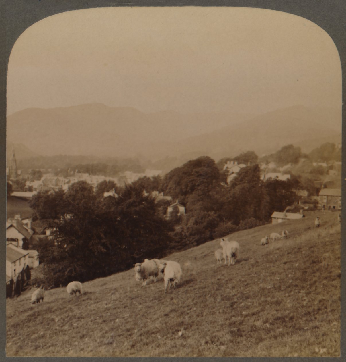 Ambleside, w pięknej Dolinie Rothay, Lake District, Anglia, 1903. autorstwa Unbekannt