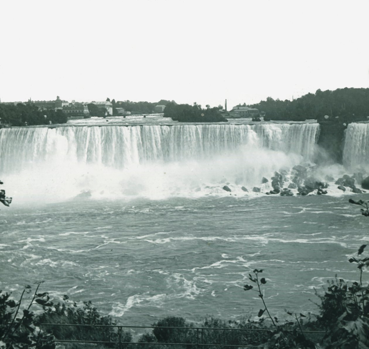 American Falls, Niagara Falls, Nowy Jork, USA. autorstwa Unbekannt