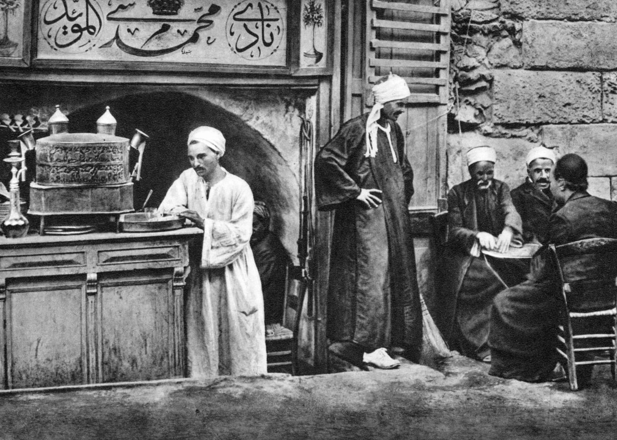 Arabska kawiarnia, Kair, Egipt, ok. 1920 r. autorstwa Unbekannt