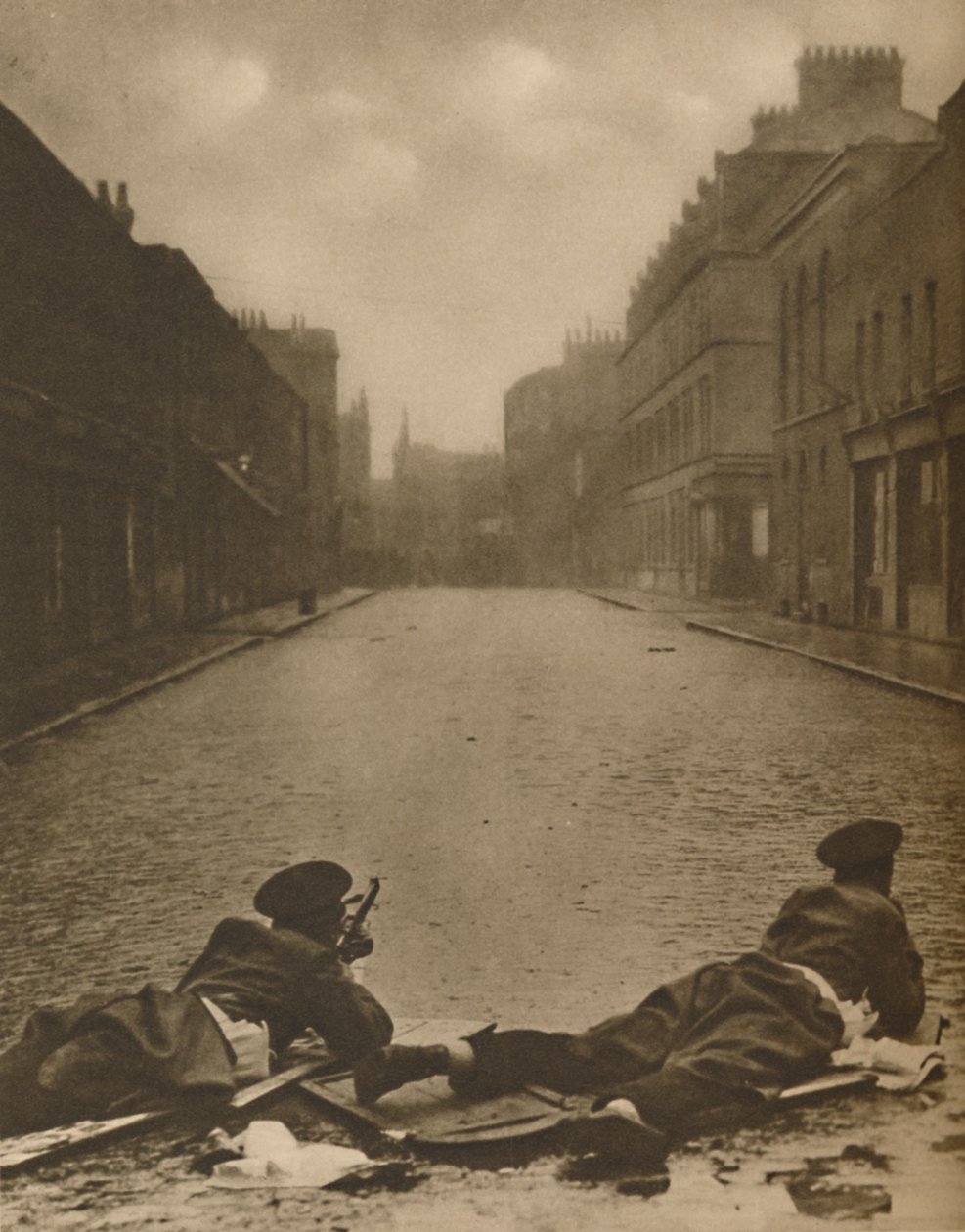 Odcinek East End: Scots Guards on Action na Sydney Street w 1911, c1935. autorstwa Unbekannt