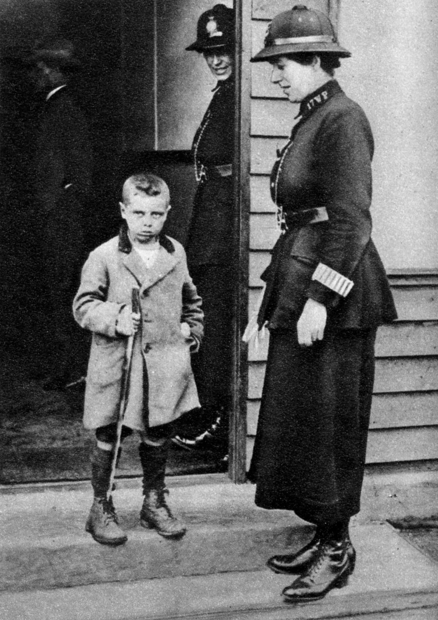Dziecko z East Endu i policjantka, Londyn, 1926-1927 autorstwa Unbekannt