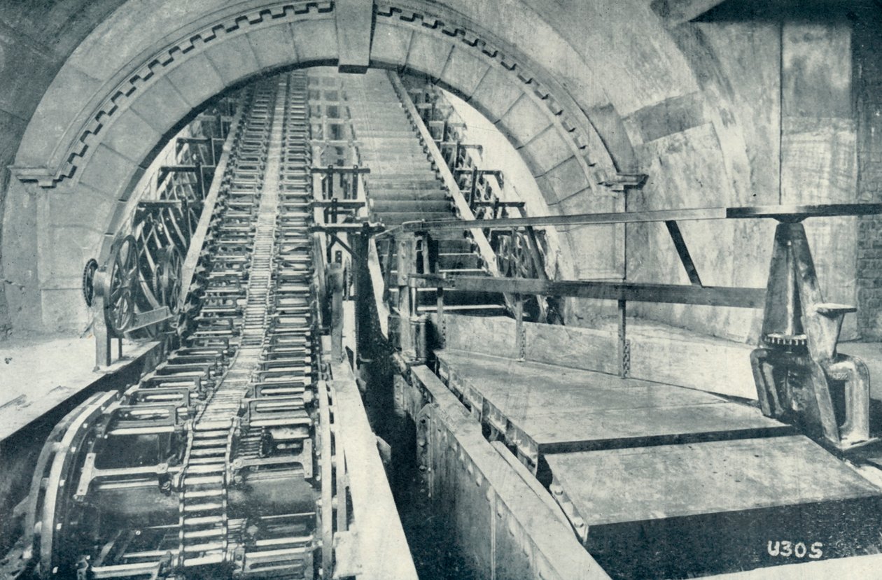 Schody ruchome w trakcie budowy, 1922. autorstwa Unbekannt