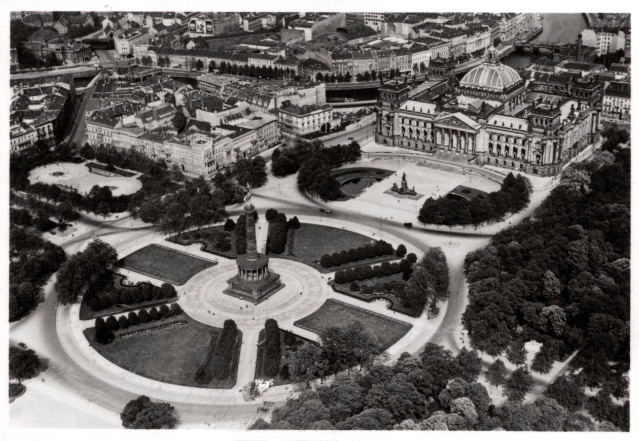 Widok z lotu ptaka na Konigsplatz, Monachium, Niemcy, z Zeppelina, c1931 1933 autorstwa Unbekannt