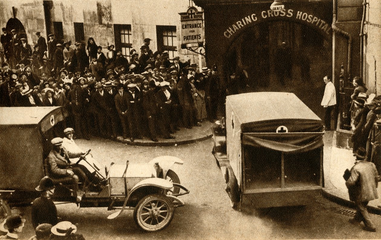 Karetka wjeżdżająca do szpitala Charing Cross z ofiarami..., Londyn, 1914, 1933. autorstwa Unbekannt