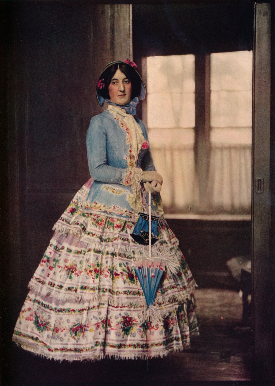 Haftowany płaszcz z uroczą spódnicą z jedwabnej gazy. W modzie w latach 1850-1860, c1913 autorstwa Unbekannt