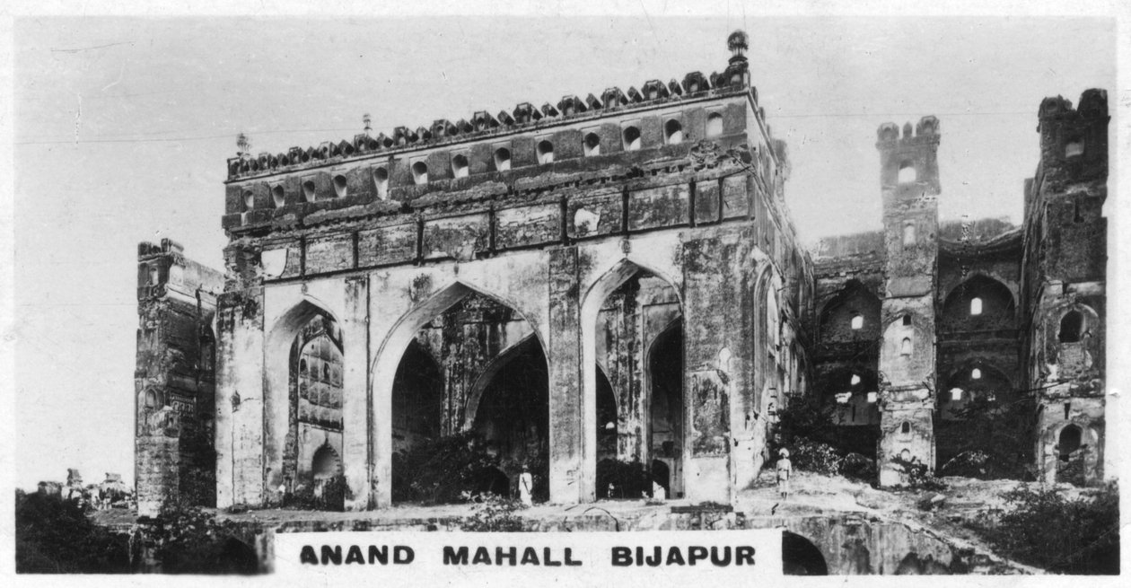 Anand Mahall, Bijapur, Karnataka, Indie, ok. 1925 r. autorstwa Unbekannt