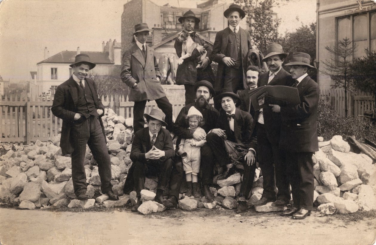 Artyści przed La Ruche, Montparnasse, 1914. autorstwa Unbekannt
