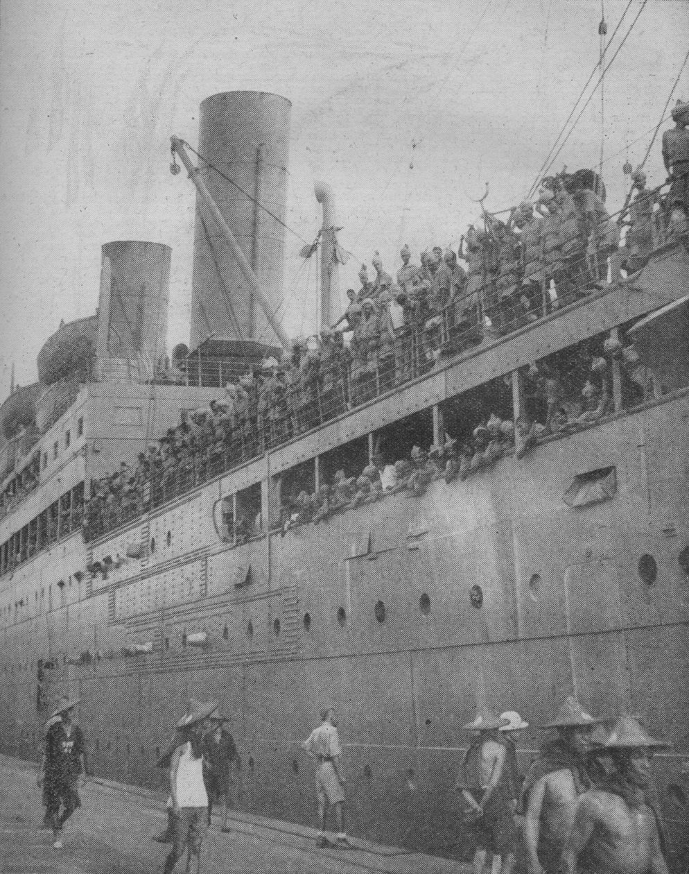 Do Singapuru przybywają wojska indyjskie, które mają wziąć udział w obronie wielkiego portu-fortecy, 1941 r. autorstwa Unbekannt