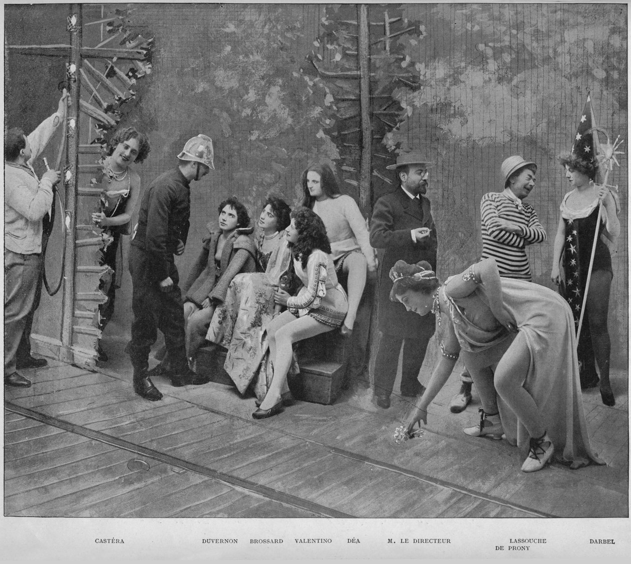 Przed trzema uderzeniami, 1900 autorstwa Unbekannt
