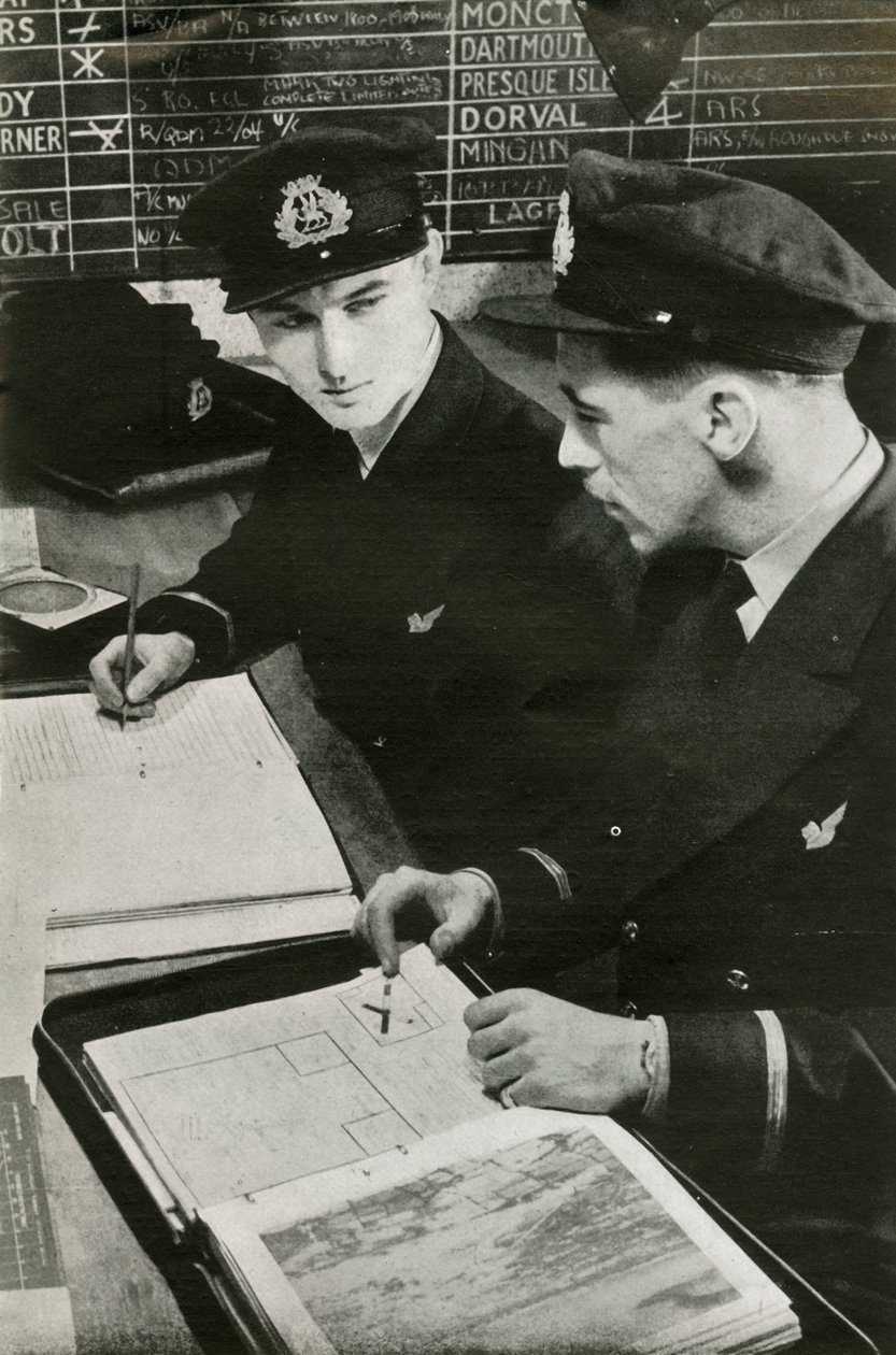Oficerowie nawigacji BOAC opracowujący plan lotu, II wojna światowa, c1939-c1944 1946. autorstwa Unbekannt