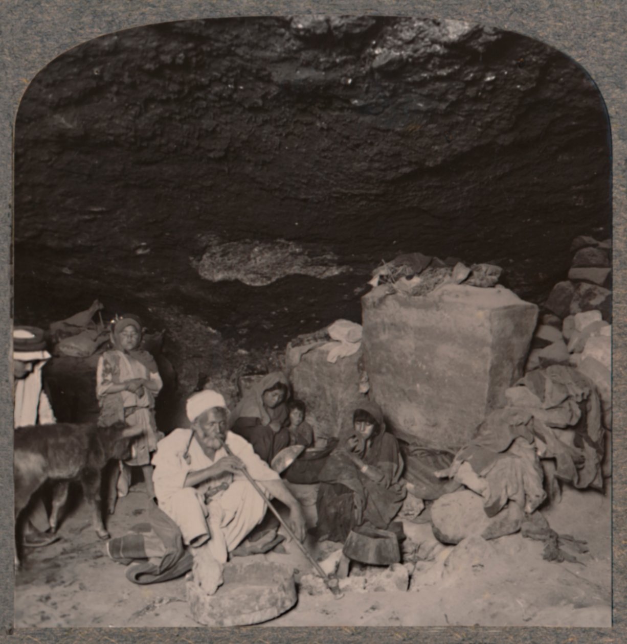 Beduini jaskiniowcy w swoich jaskiniach, ok. 1900 autorstwa Unbekannt