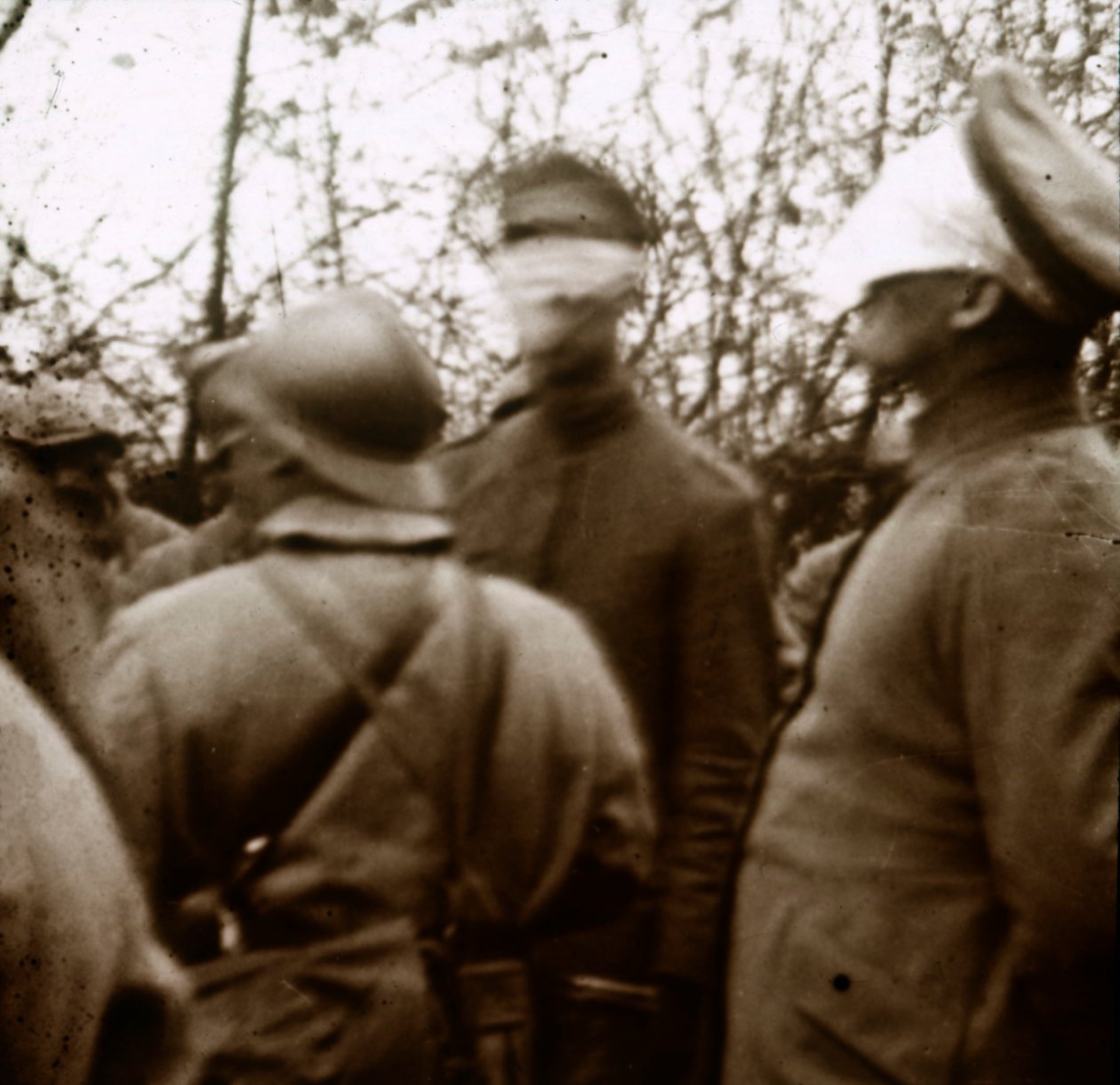 Żołnierze z zawiązanymi oczami, listopad 1918 autorstwa Unbekannt