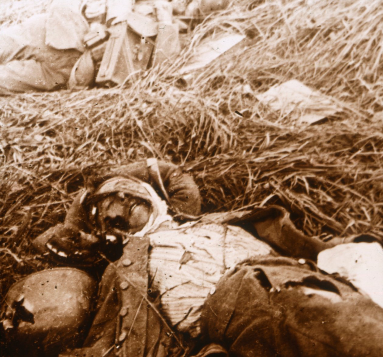 Ciała, Craonne, północna Francja, c1914-c1918 autorstwa Unbekannt