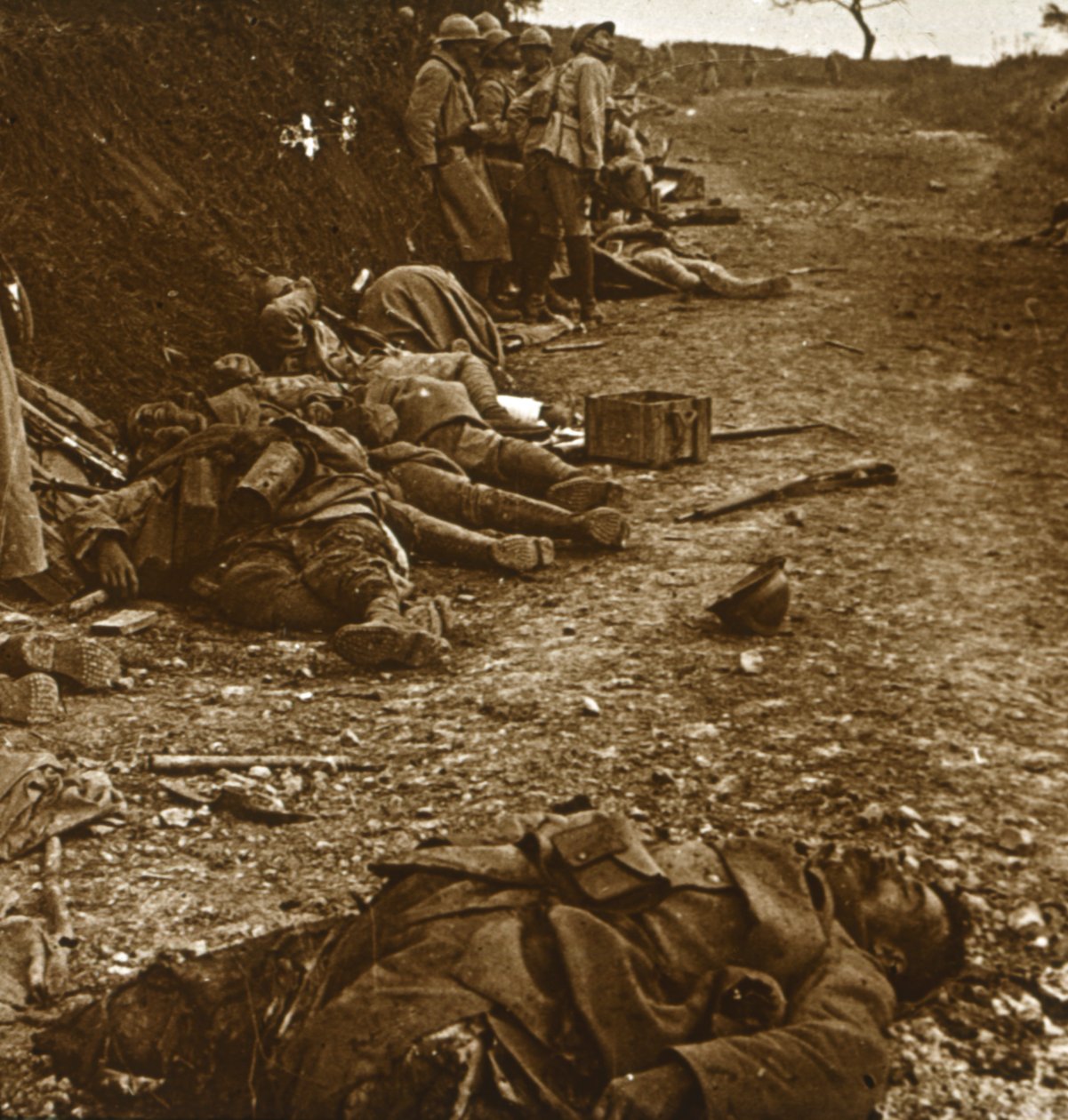 Ciała po zdobyciu Courcelles, północna Francja, 1918 autorstwa Unbekannt