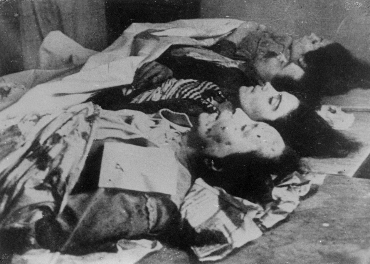 Ciała rozłożone po ostrzale z broni maszynowej, Barcelona, Hiszpania, hiszpańska wojna domowa, c1936-c1939 autorstwa Unbekannt