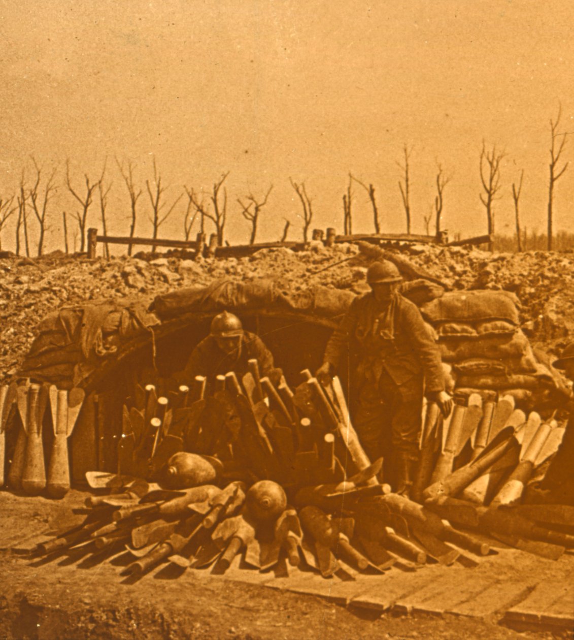 Sklep z bombami, c1914-c1918 autorstwa Unbekannt