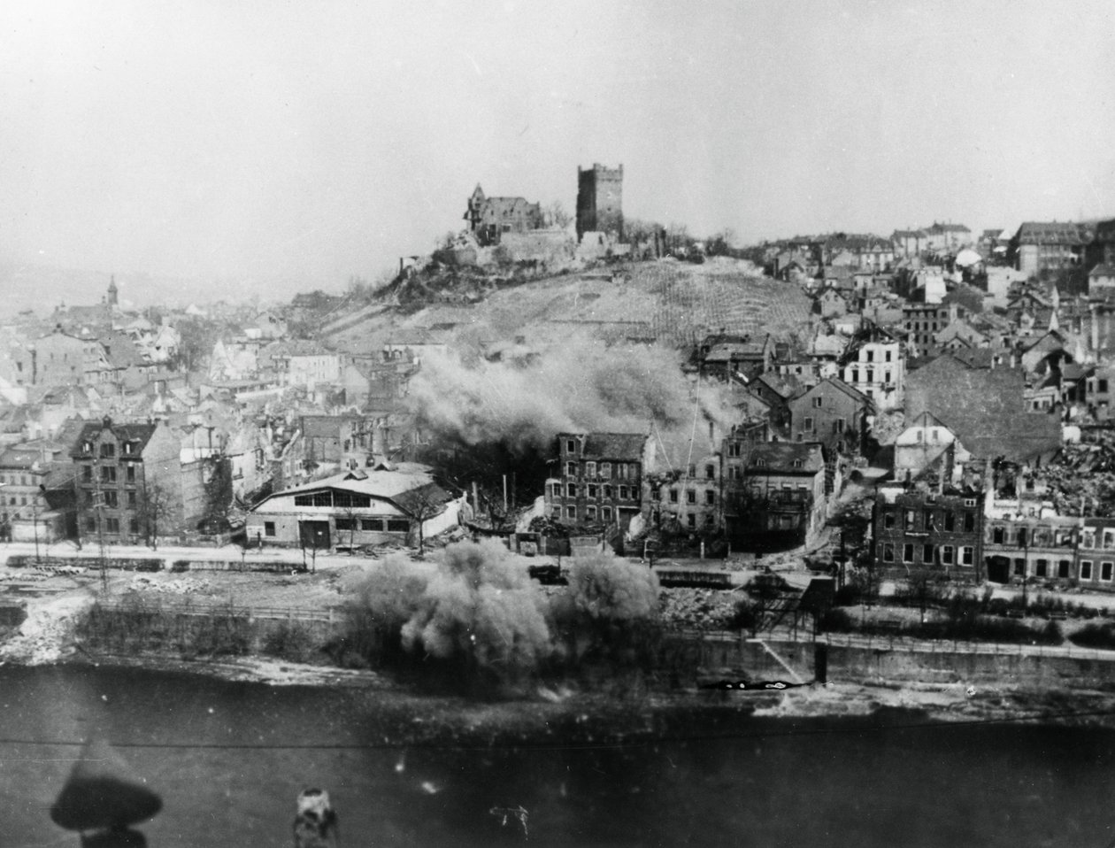 Bombardowanie Bingen, Niemcy, marzec 1945 autorstwa Unbekannt